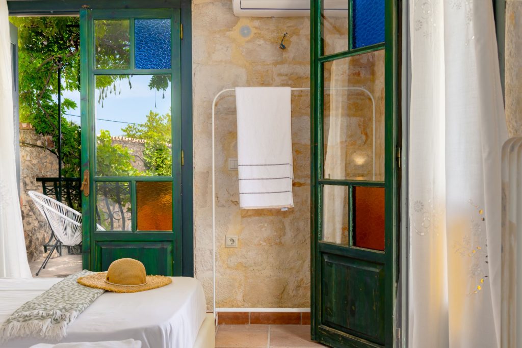 Orama Stone Apartments in Bochali, Zakynthos – traditional stone holiday apartments with panoramic views, modern amenities, and serene surroundings